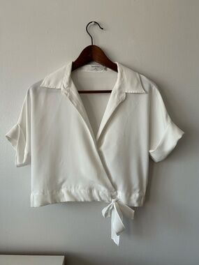 Babaton Aritzia White Wrap Button-Down Crop Top | Size XS-M